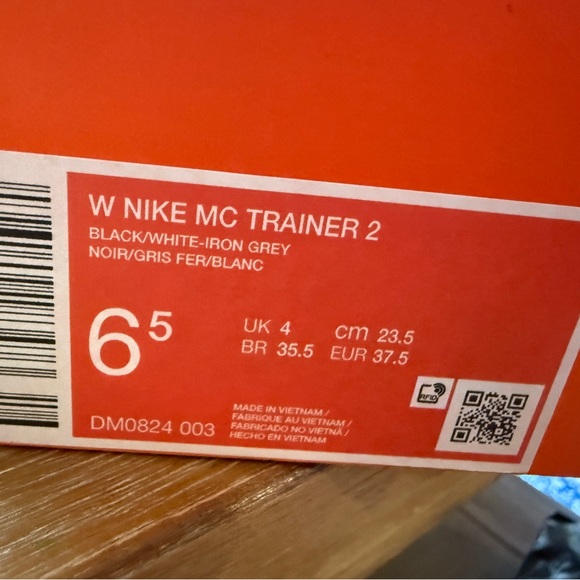 Nike MC Trainer 2 Size 6.5 NEVER WORN in Box - Picture 3 of 3